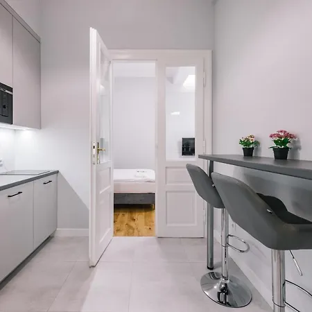 Movart Boutique Aparthotel 3*