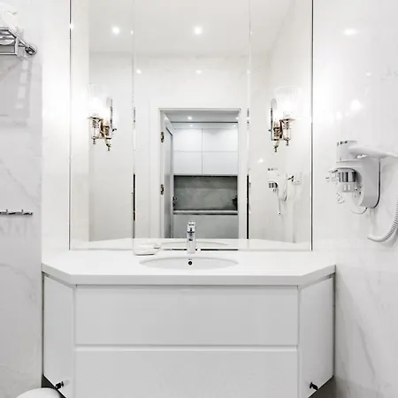 Movart Boutique Aparthotel 3*